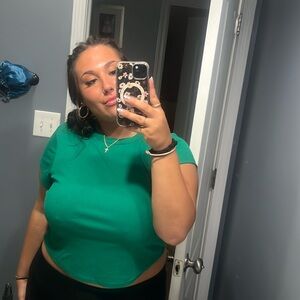 Green, Women’s XL cropped old navy top. Soft material. Can be dressed up or down